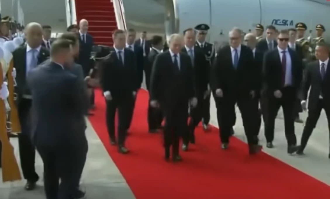 Prišiel do Číny. Čo očakáva Západ a aký signál vyslal?