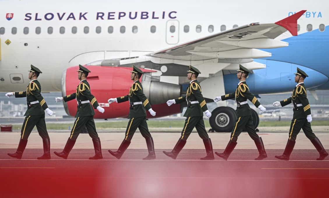 (FOTO) V Pekingu sa začala slávnostná vojenská prehliadka, prítomní sú Putin aj Fico