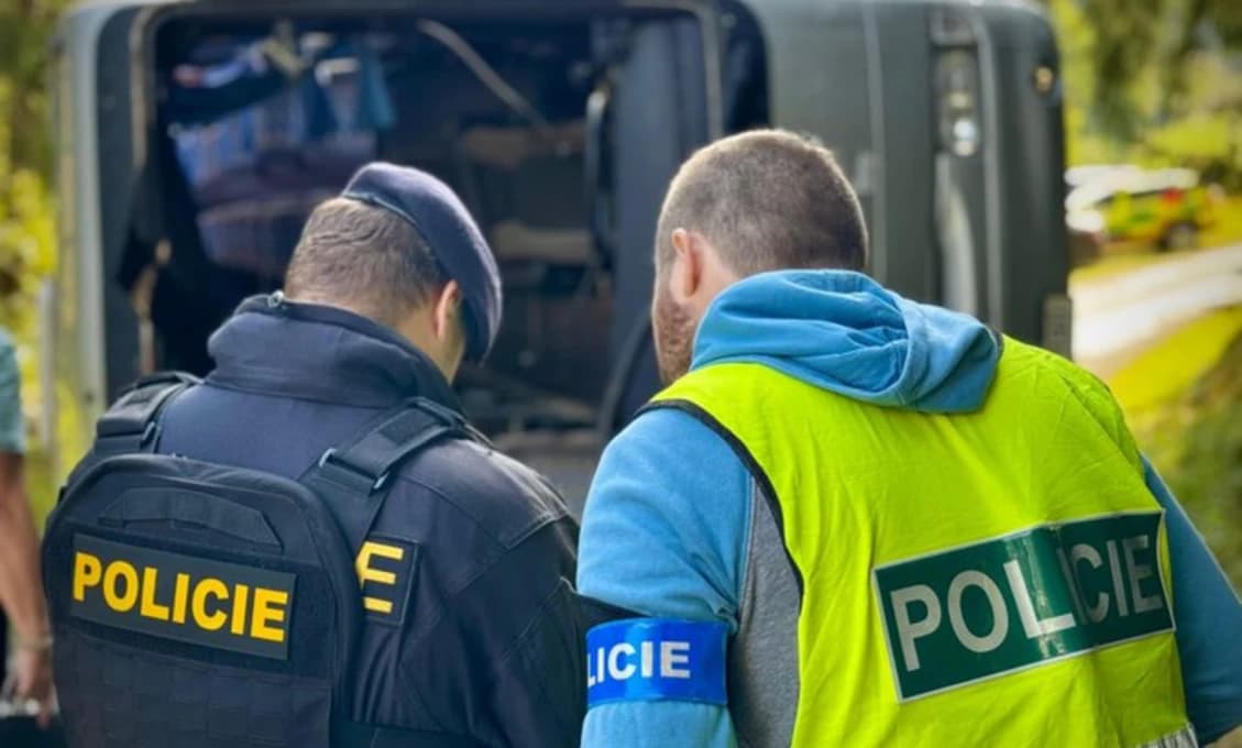OBROVSKÁ TRAGÉDIA v Čechách! Havaroval autobus so žiakmi (FOTO)