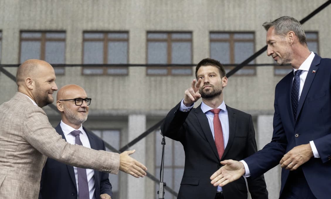 V jednote je sila,“ vyhlásil Šimečka na proteste. Matovičovci majú iný názor