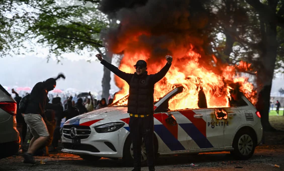 HAAG V PLAMEŇOCH! Holandský protest proti imigrácii sa zvrhol