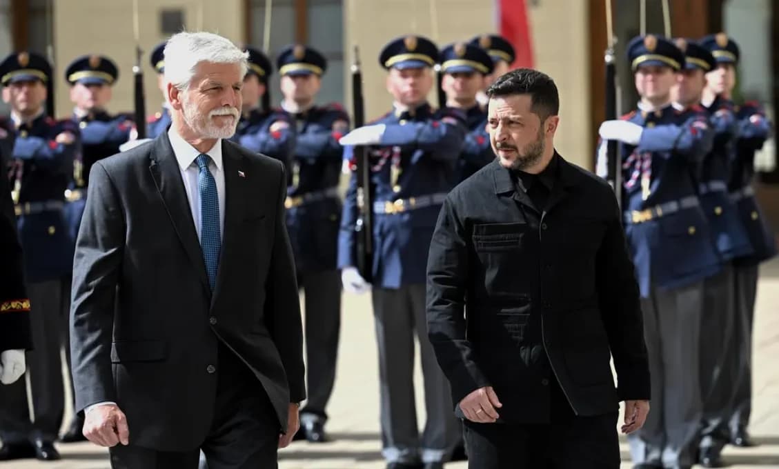 Pavel a litovská ministerka: Zostreľte ruské lietadlá!