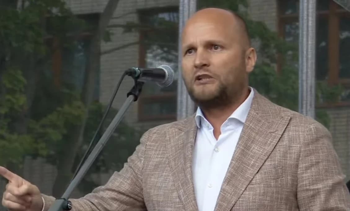 Politológ varuje: Naďa obvinil z klamstva a manipulácie