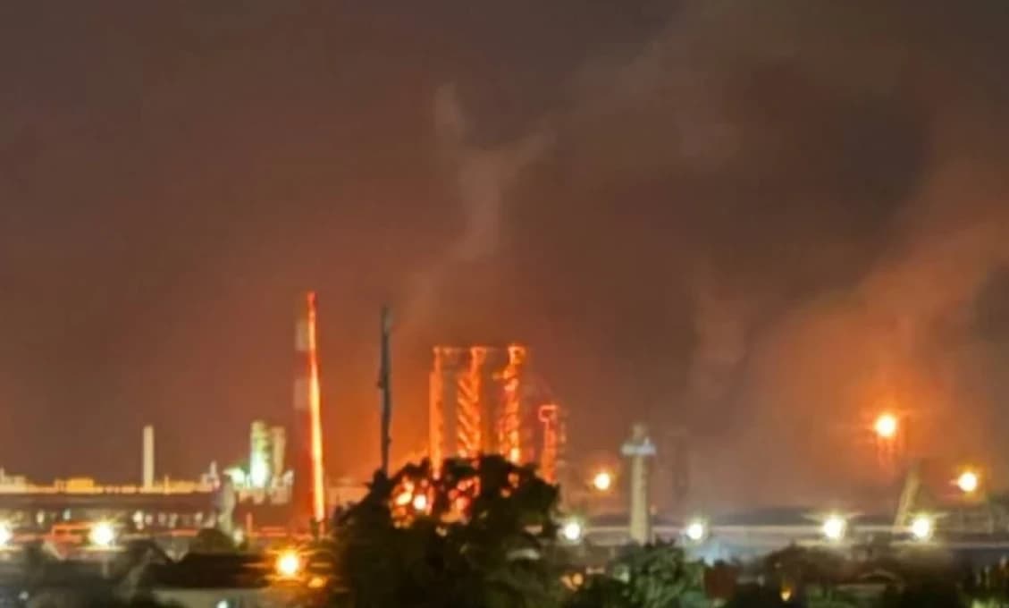 Ukrajinci udreli na jednu z najväčších ruských rafinérií (VIDEO)