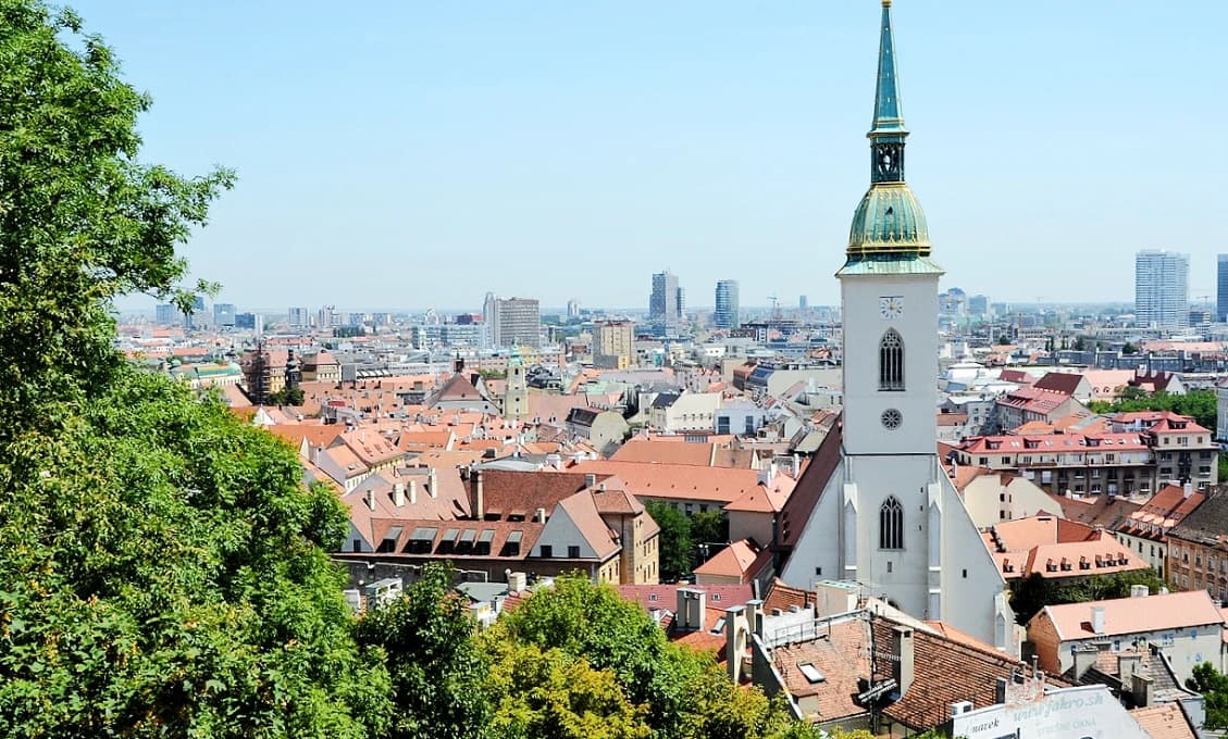 Bratislava v mínuse už v marci: Kandidát obviňuje Valla z finančnej katastrofy