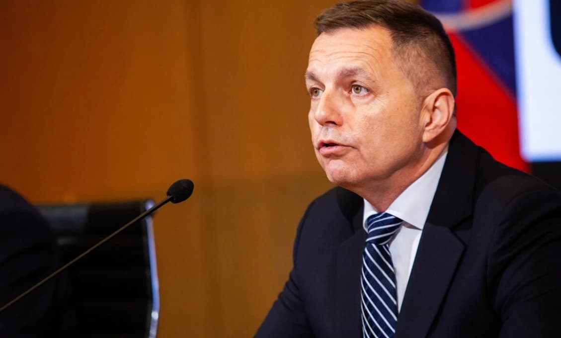 V kauze Mýtnik vypovedal guvernér NBS Peter Kažimír
