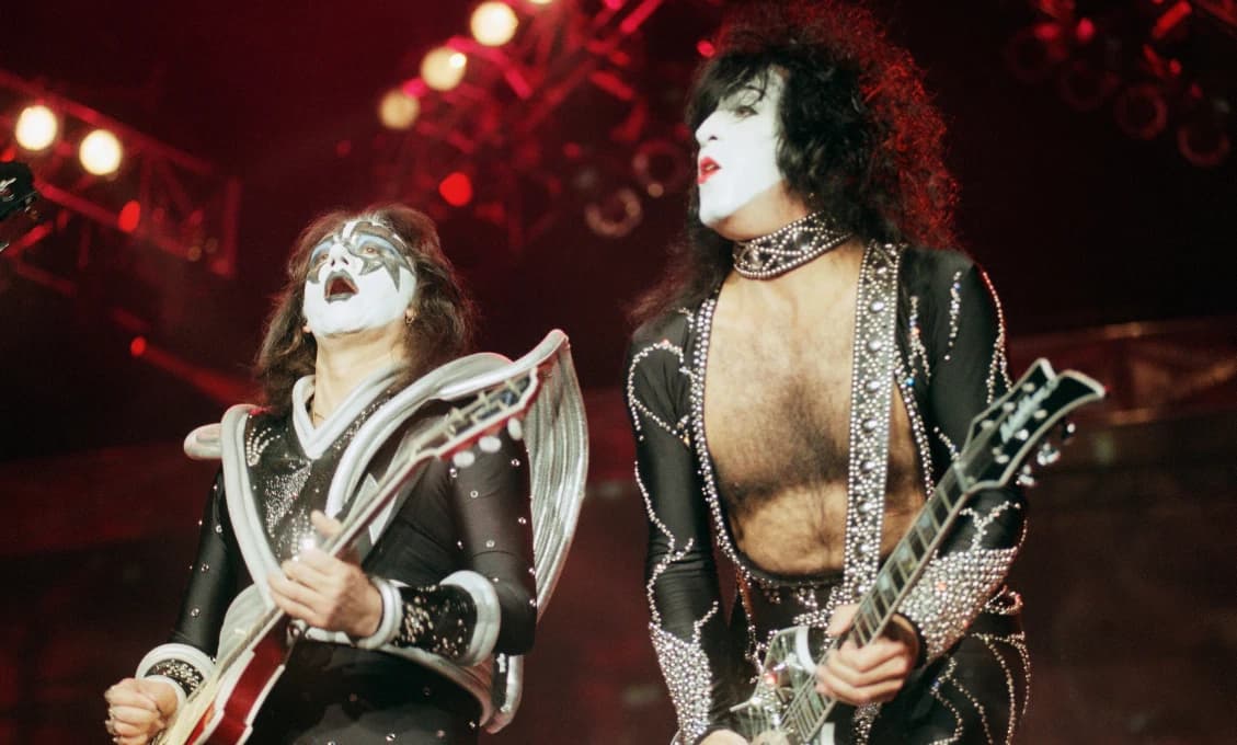 Zomrel gitarista kapely Kiss Ace Frehley