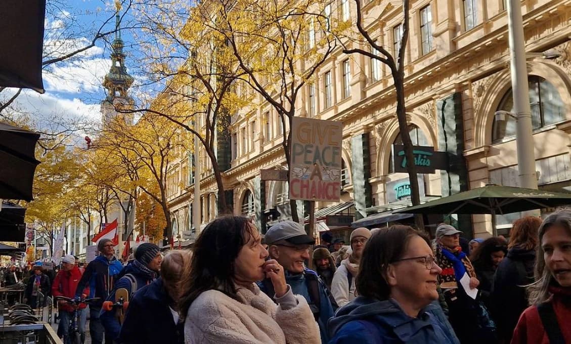 VIEDEŇ VYŠLA DO ULÍC! Proti militarizácii EÚ a konfliktu s Ruskom