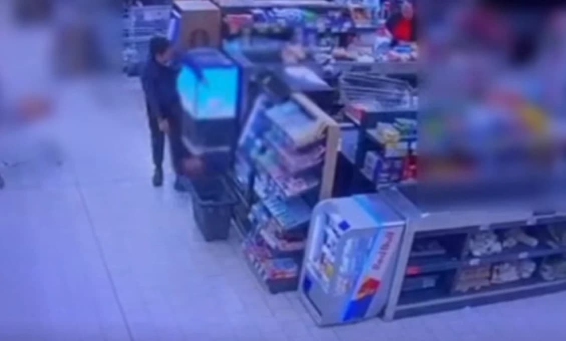 VIDEO: Nákup v Bratislave sa zmenil na krvavú bitku! Kamera všetko zachytila