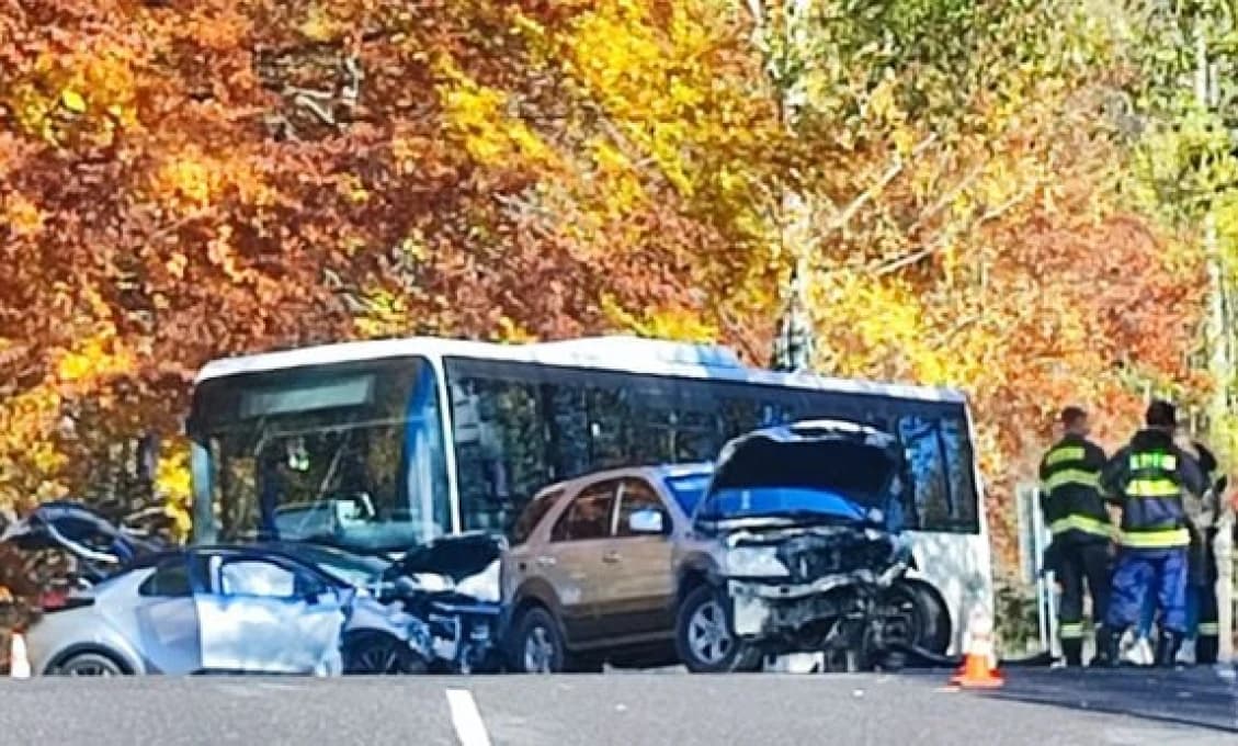 Aktuálne! HROMADNÁ nehoda V TATRÁCH: Autobus narazil do áut