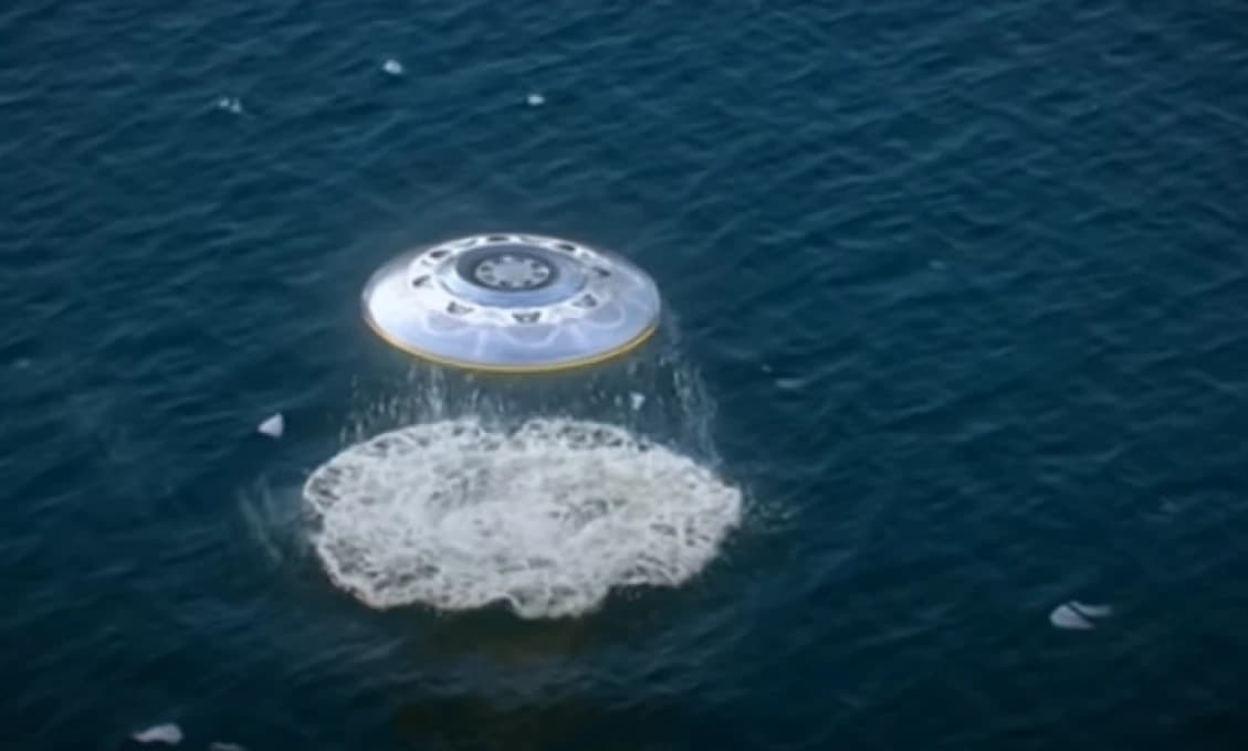 Čo bude s Amerikou? Tisíce UFO pri pobreží