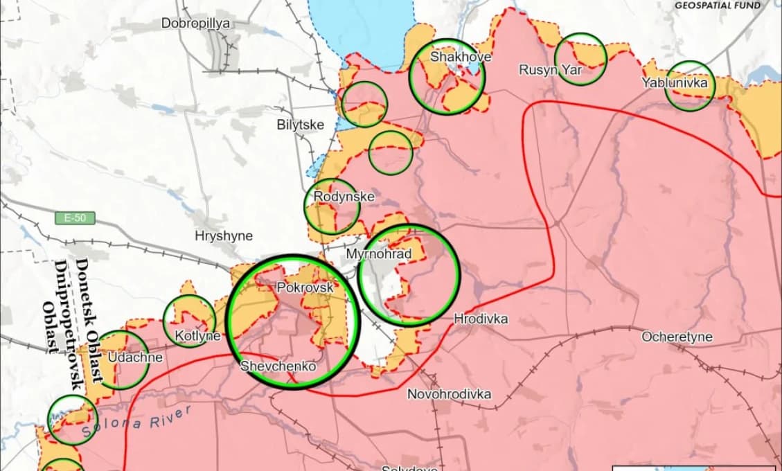 Kotol sa zabuchol. Vojenskí korešpondenti hlásia úplné obkľúčenie Pokrovska. Ukrajinci sa hromadne vzdávajú