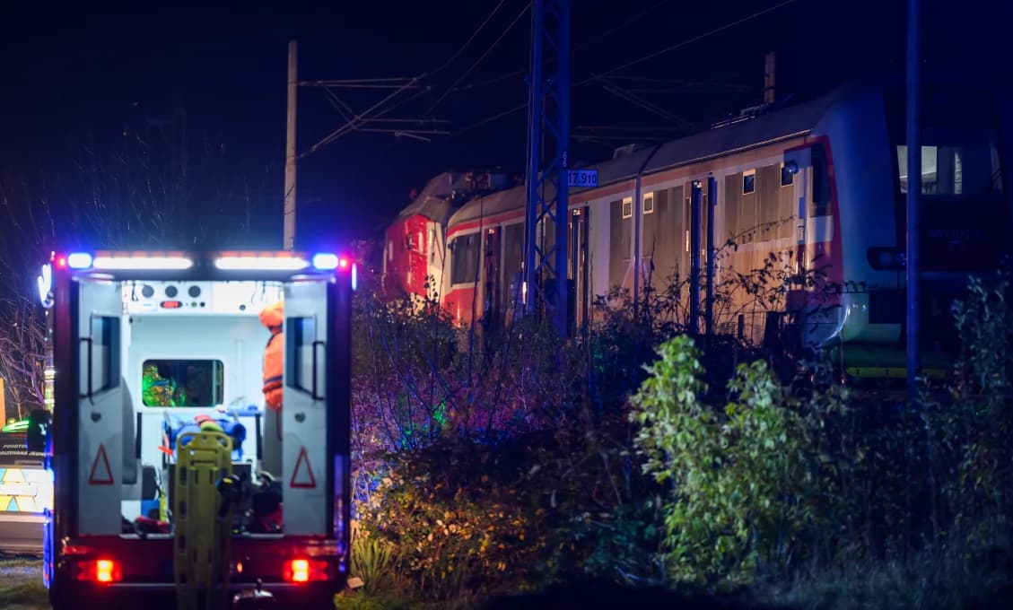 Vlaková nehoda pri Pezinku: V nemocniciach 79 ľudí! Fico zvolal mimoriadne rokovanie (FOTO)