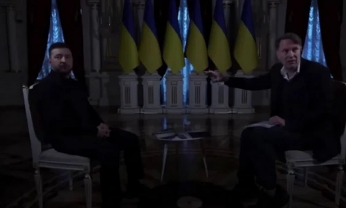 ZELENSKÉHO TEÁTRO! Pri rozhovore pre britský denník v tme (VIDEO)