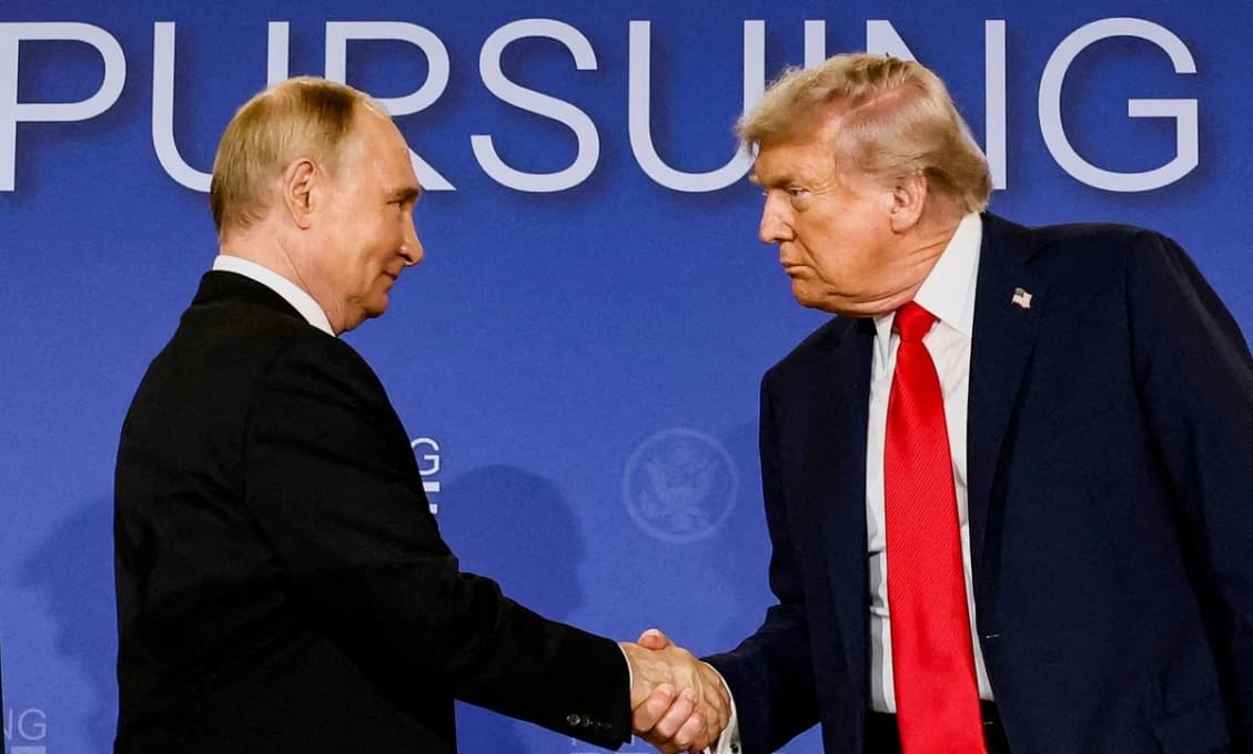 FT: Británia sa kvôli Trumpovi pokúsila vytvoriť tajný komunikačný kanál s Putinom