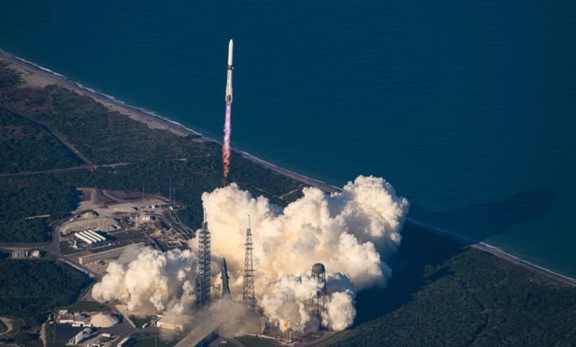 VIDEO: Z Floridy odštartovala raketa New Glenn s družicami, ktoré sa vydajú k Marsu