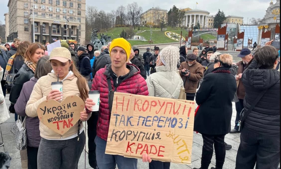 ZAČÍNA SA TO? Zatiaľ len neveľký protest v Kyjeve