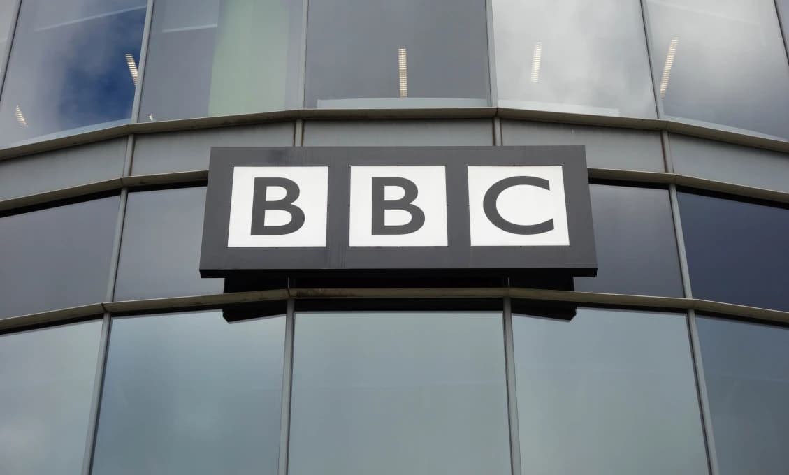 VRAJ TEHOTNÍ ĽUDIA! BBC čelí úplnej strate dôvery a totálnemu kolapsu