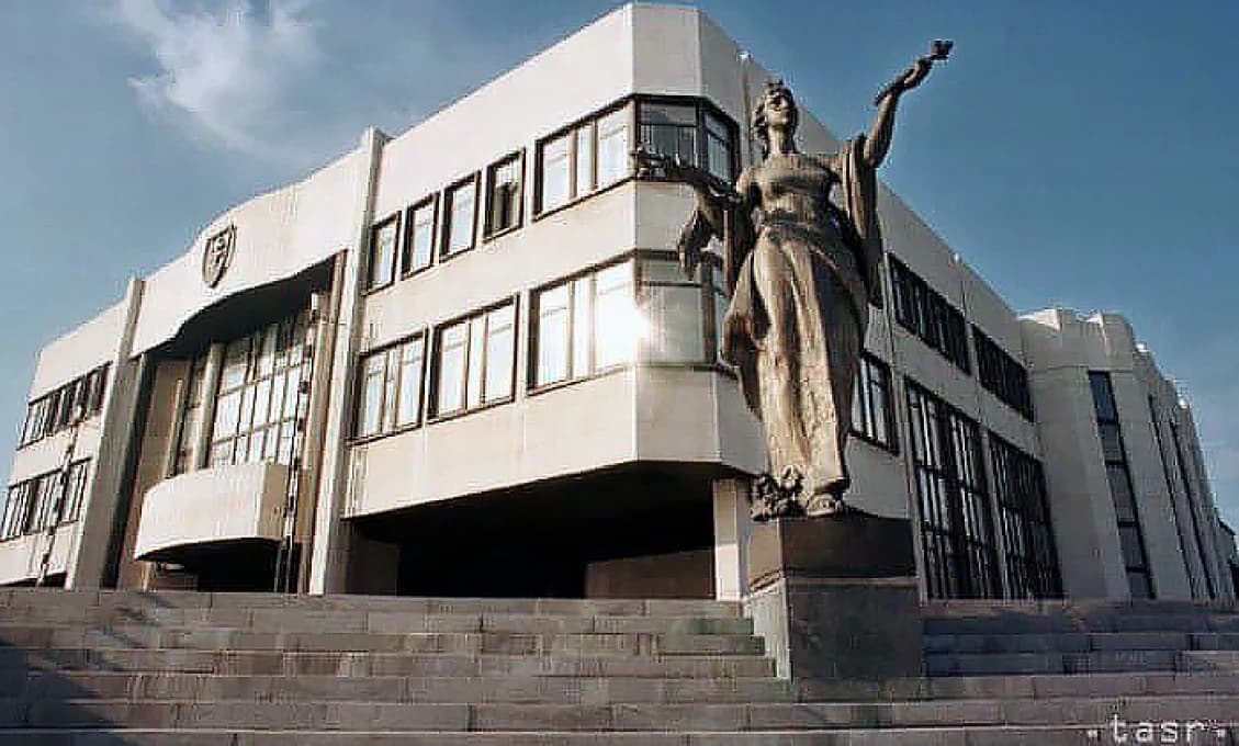 V utorok sa vrátia záverečné hádky v parlamente. Skončia do Vianoc?