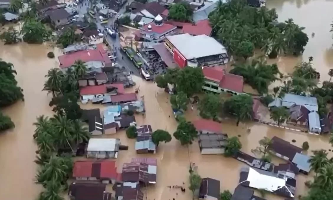 Indonézia a Thajsko: Povodne a zosuvy pôdy si vyžiadali už najmenej 600 obetí (VIDEO)