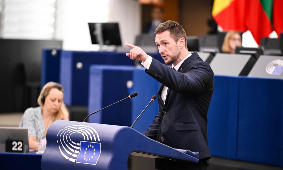 Republikán Uhrík: Zastavme loď bruselských bláznov!