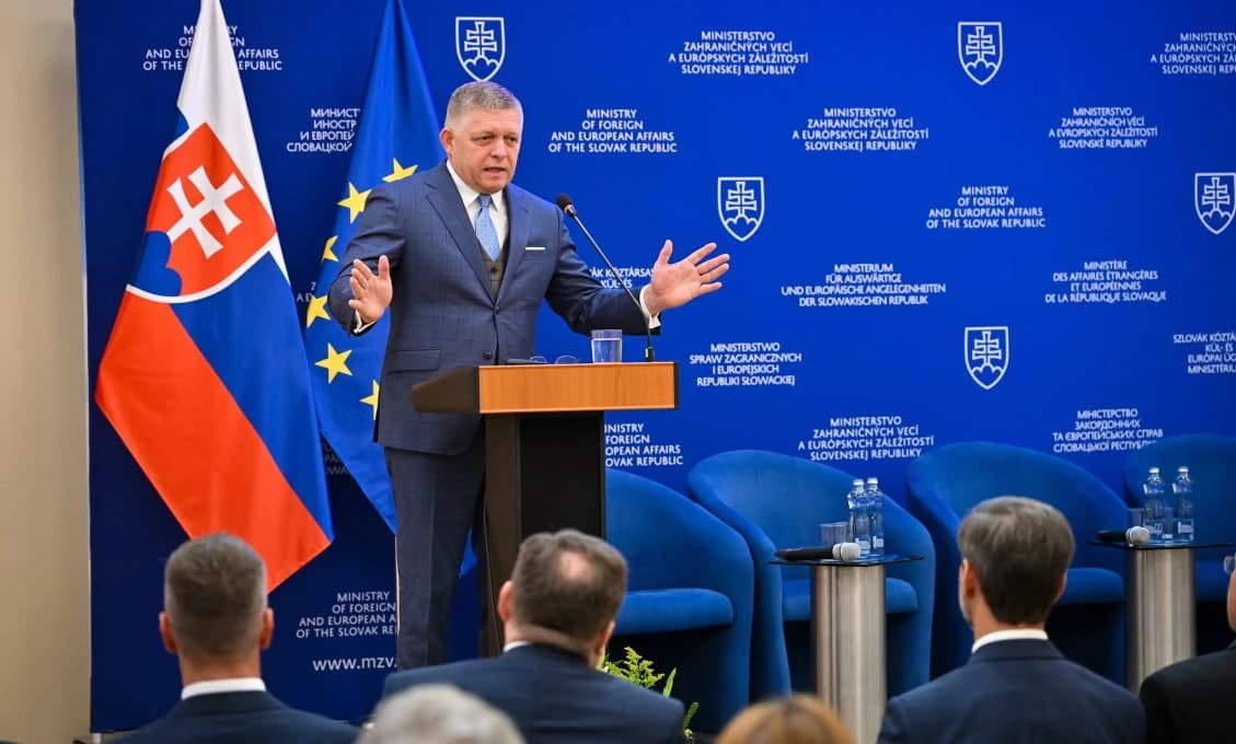Premiér Fico s rebelmi: Otočka EK v zákaze spaľovákov môže zachrániť úniu pred krachom