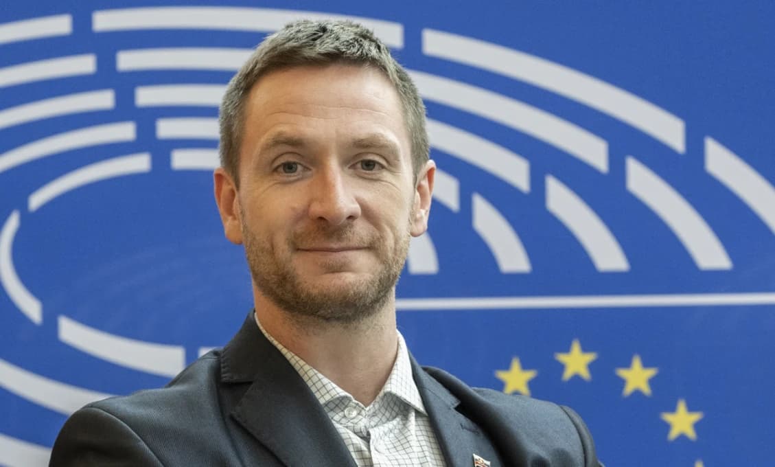 Milan Uhrík upozorňuje na zbytočnú drámu Progresívneho Slovenska