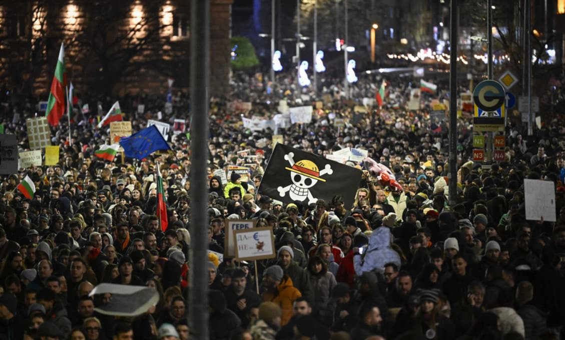 BULHARSKO EXPLODOVALO! Masový protest v Sofii sa zmenil na násilný (VIDEO)