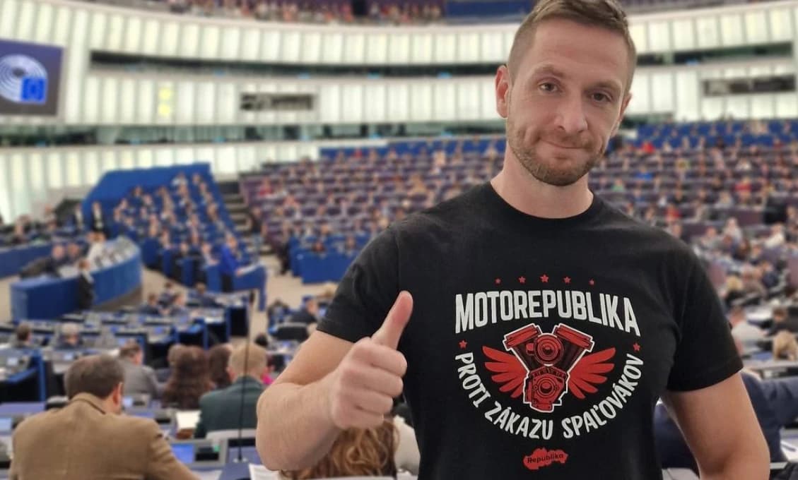 Merz s družinou pootvorili vrátka pre spaľovacie motory
