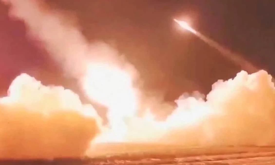 Hviezda pri dychberúcom obiehaní čiernej diery potvrdila Einsteinovu teóriu (VIDEO)