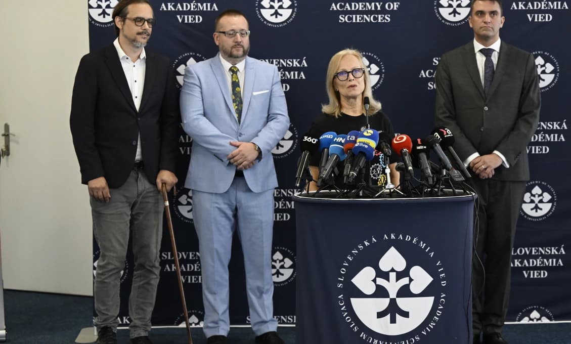 Deň 74: SAV stále tají opravu svojej slávnej analýzy mRNA "vakcín", všíma si MUDr. Lakota