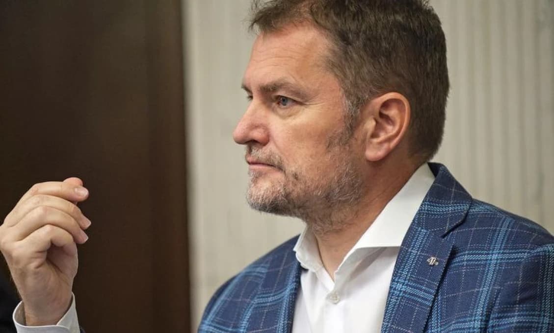 Dovolenku na talianskej pláži možno strávime v kabínach z plexiskla