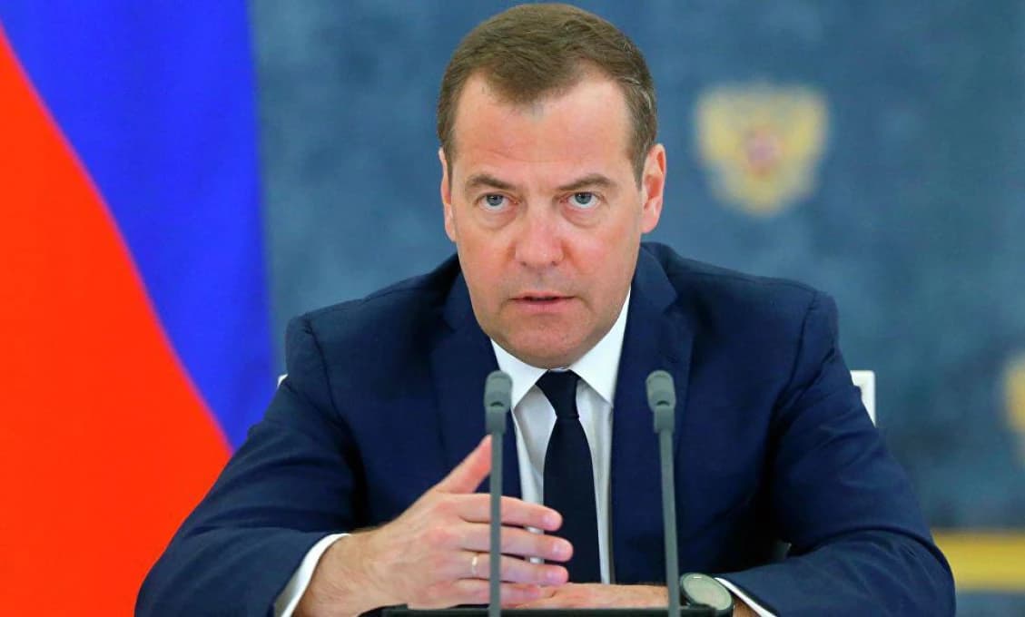 Medvedev: „Stretnutie zlodejov“ v Bruseli sa zľaklo otvorenej lúpeže ruských aktív