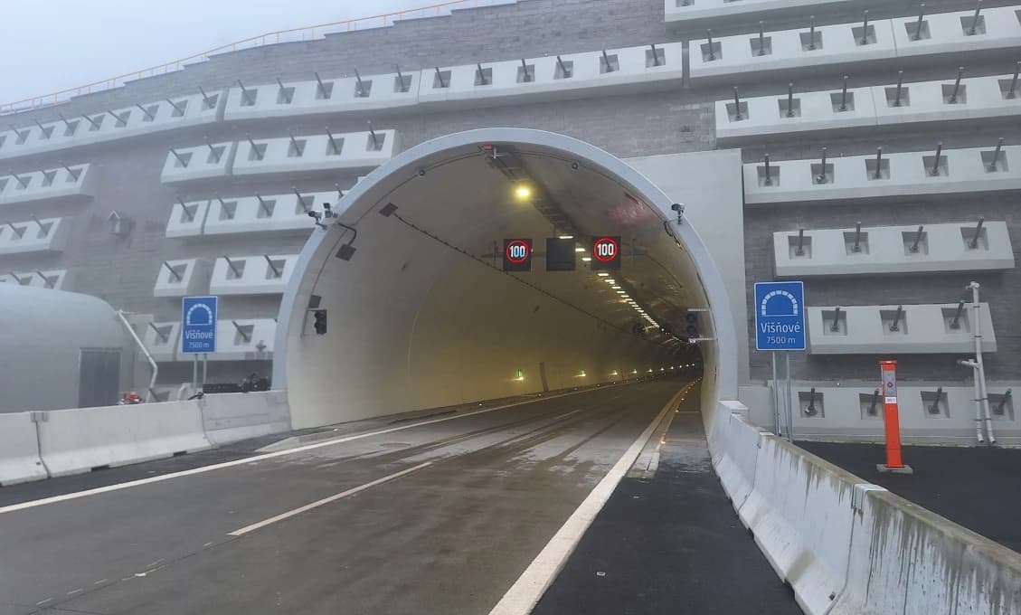 Srdce do Bratislavy cez nový tunel: Policajti riskovali, čas rozhodoval (VIDEO)