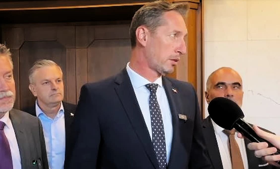 KDH zas vodu káže, víno pije. Europoslanec ich TAKTO prekrstil