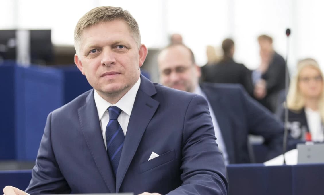 PÍŠU O NÁS: Fico sľubuje, že Slovensko udrží mimo „vojenských dobrodružstiev“