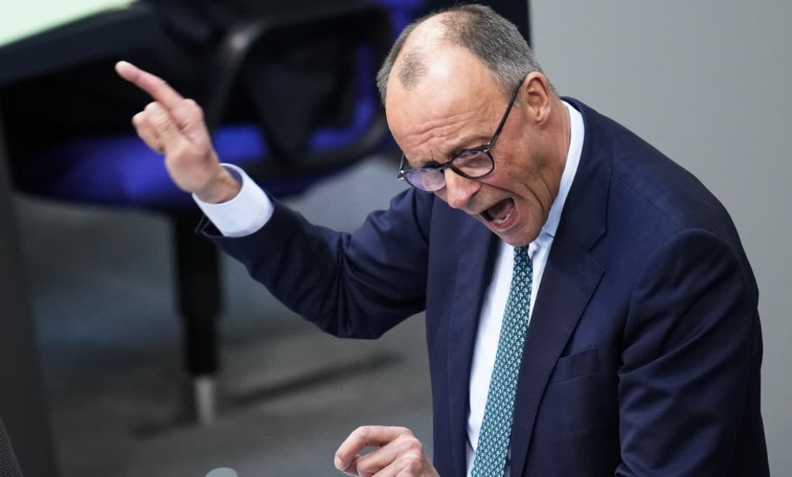 Merz tvrdo: Nech Zelenskyj zadrží Ukrajincov na Ukrajine!