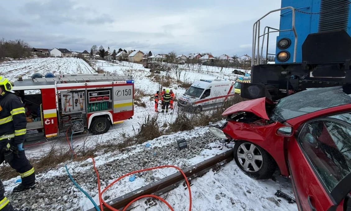 TRAGÉDIA NA ŽELEZNICI! Lokomotíva sa zrazila s autom, hlásia dve obete
