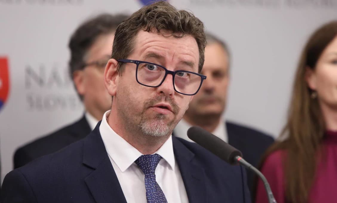 NEUVERÍTE! Opitý kádéhák a riaditeľ cirkevnej školy cez advent: VOLAL MLADÝCH NA TRI PIVÁ! Po piatich šoféroval