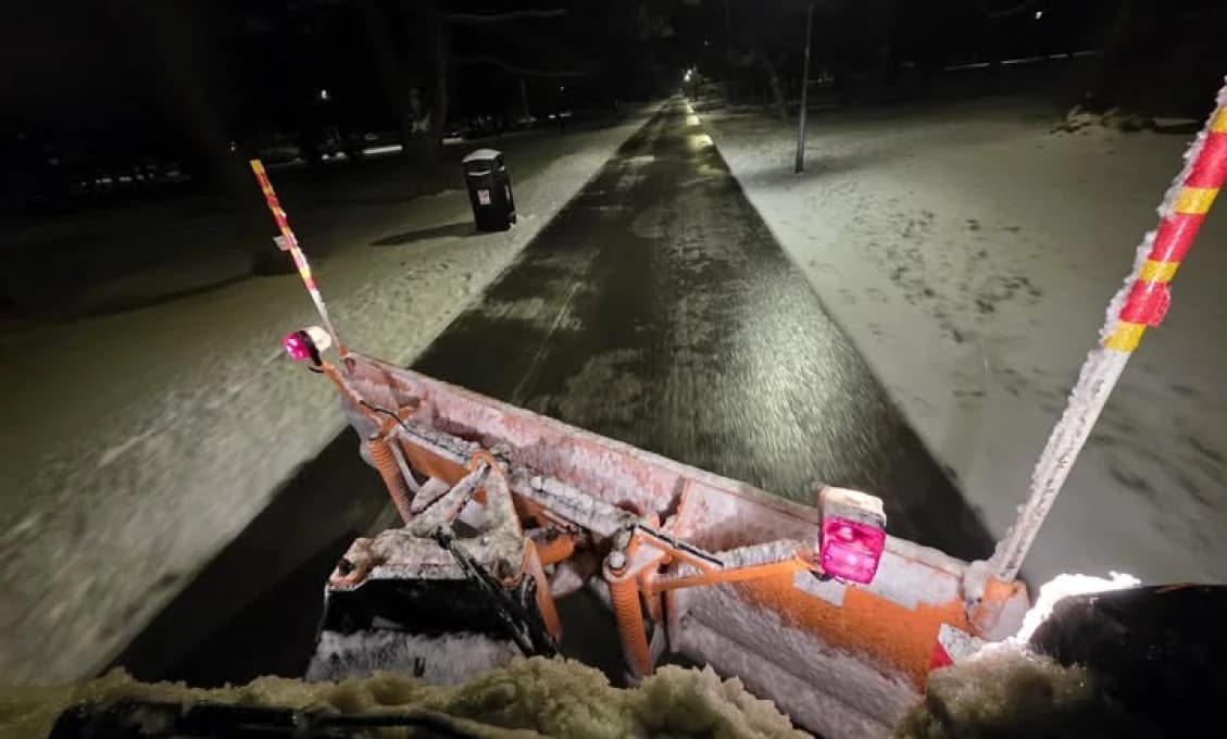 ZASADÁ KALAMITNÝ ŠTÁB! Zimná APOKALYPSA paralyzovala Slovensko! Doprava skolabovala, letisko zatvorené, diaľnica a MHD stojí