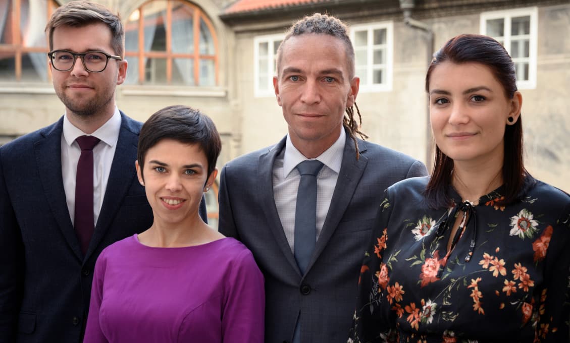 PUKNETE OD SMIECHU! CIRKUS v českej Snemovni! Za českých kolegov by sa nehanbil ani Matovič (VIDEO)