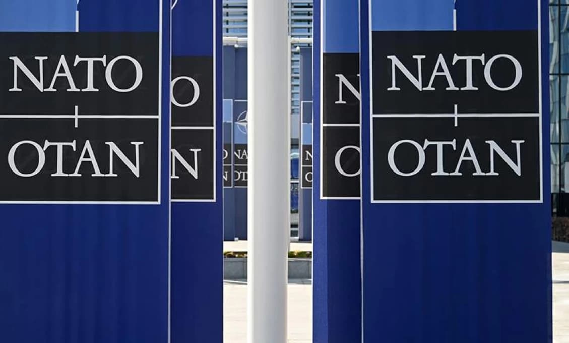 Český politológ Robejšek: NATO KONČÍ. Pripravme sa