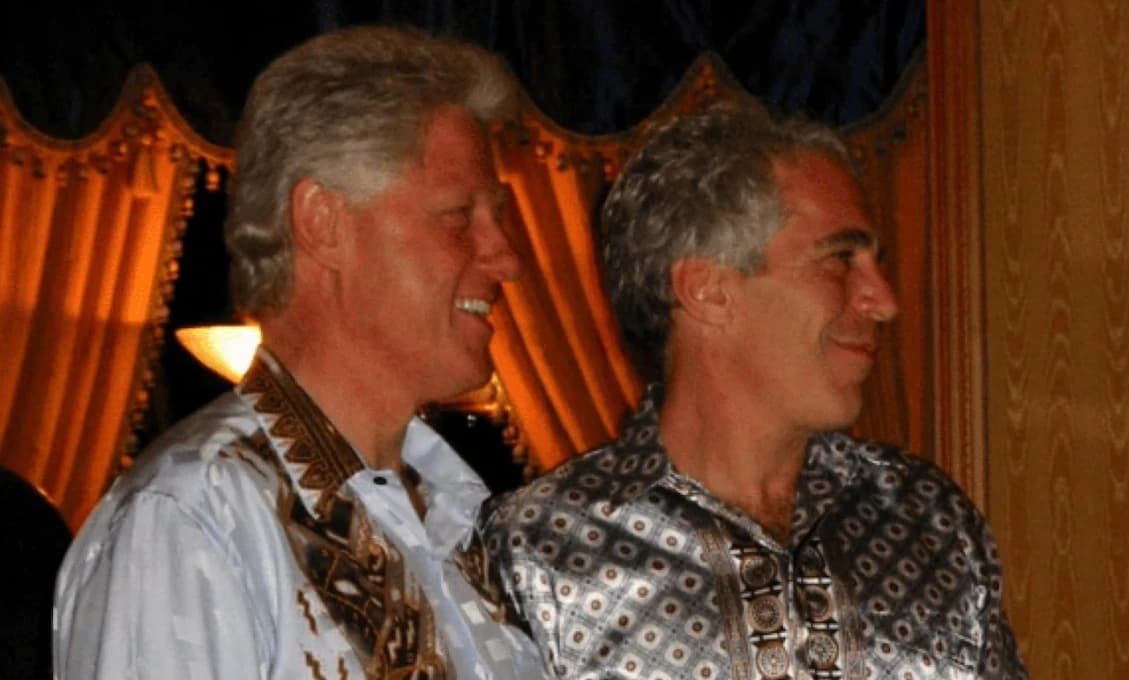 Skončia Clintonovci pre pohŕdanie Kongresom za mrežami?
