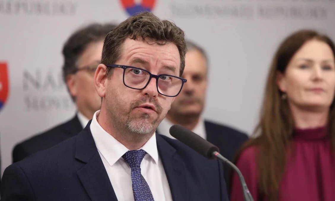 Aké zmeny prinesie v utorok parlament? Odstúpi už poslanec Šmilňák po opileckej nehode?