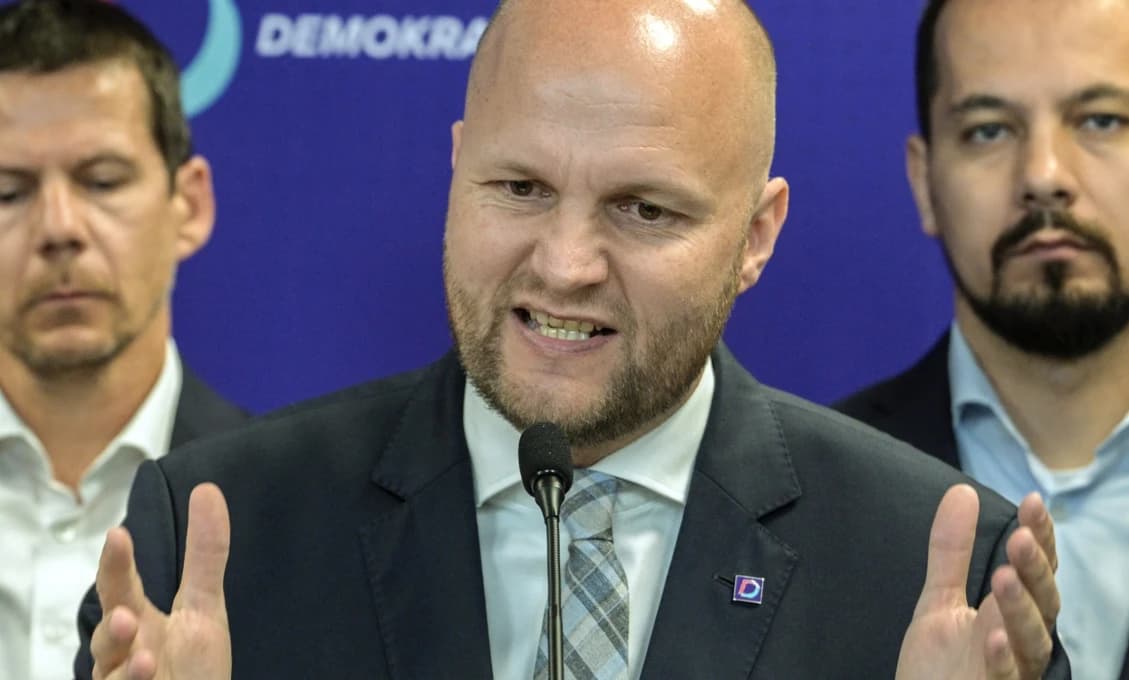 Demokrat Naď už nemilosrdne strieľa - bažanty v ohrade. Nechce "vraždiť pšenicu!"