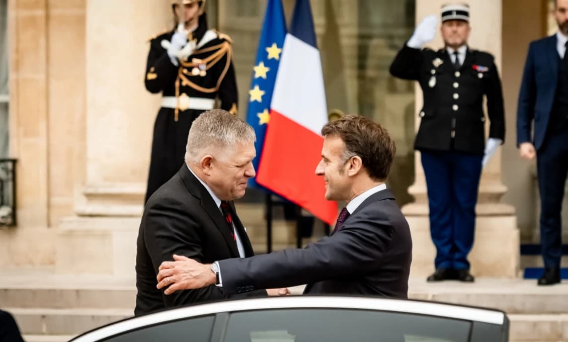 Fico sa stretol s Macronom, rokovali o jadrovej energetike aj obrane