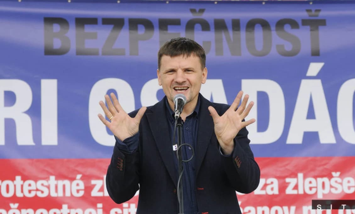 BARTEK ROZTRHAL HLINU v priamom prenose: Smietku vidíte, brvno Kolíkovej nie?! (VIDEO)