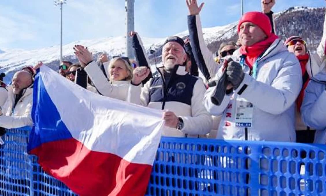 ČESKO SA REHOCE! Toľko vtipov letelo na Petra Pavla a Ester Ledeckú, až prišlo varovanie