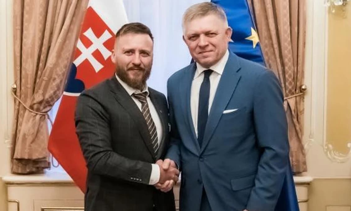 Zahraničný portál spája atentát na Fica s jeho kritikou pandemickej zmluvy. Je teraz pod tlakom aj minister Šaško?
