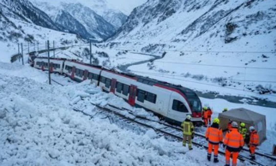 TRAGÉDIA vo Švajčiarsku! Lavína spôsobila vykoľajenie vlaku, pravdepodobne sú aj zranení